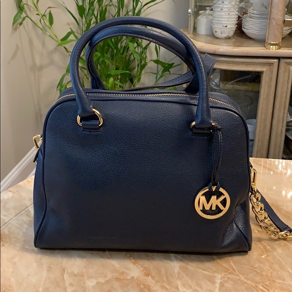 Michael Kors Handbags - MK PURSE SOFT PEBBLED LEATHER BAG ON SALE